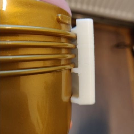 Handy-holding-gold-regular-size-fleshlight1-thingiverse-