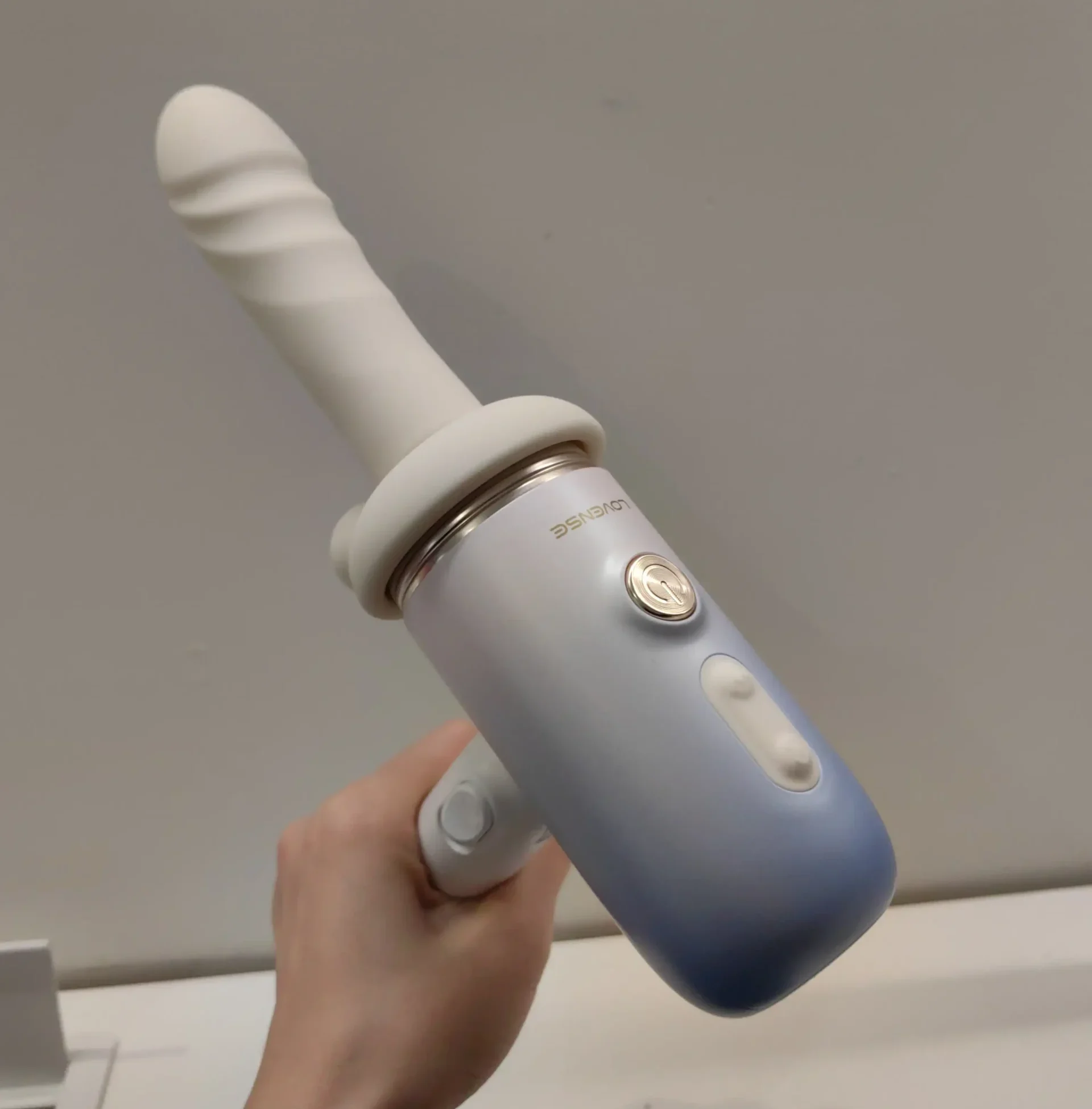 Using the spinel manually with gun handle attached and straight didlo without mount