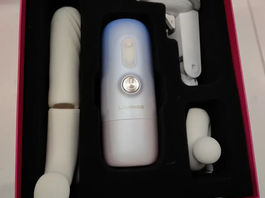 spinel with dildo in box with its attachments