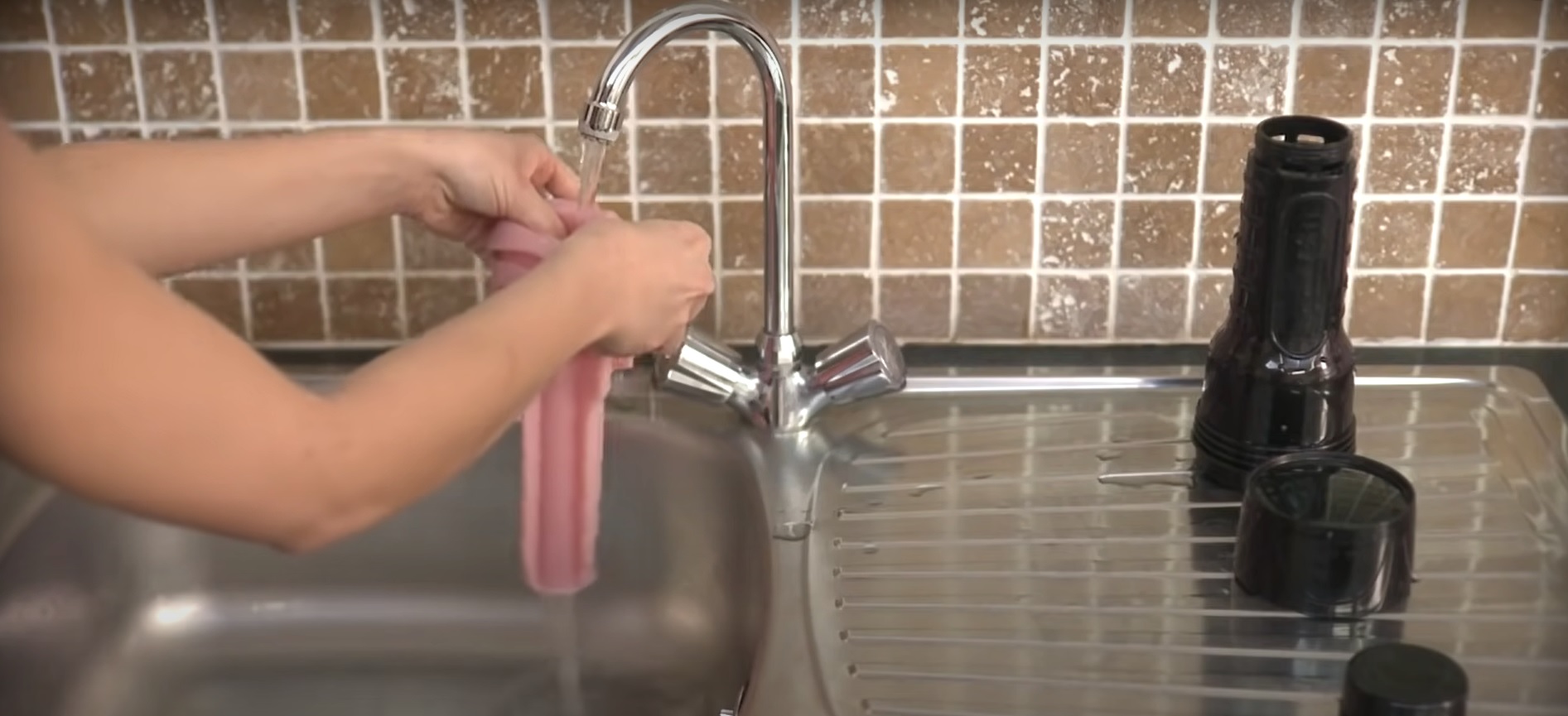 2. rinse sleeve thoroughly under tap no soap