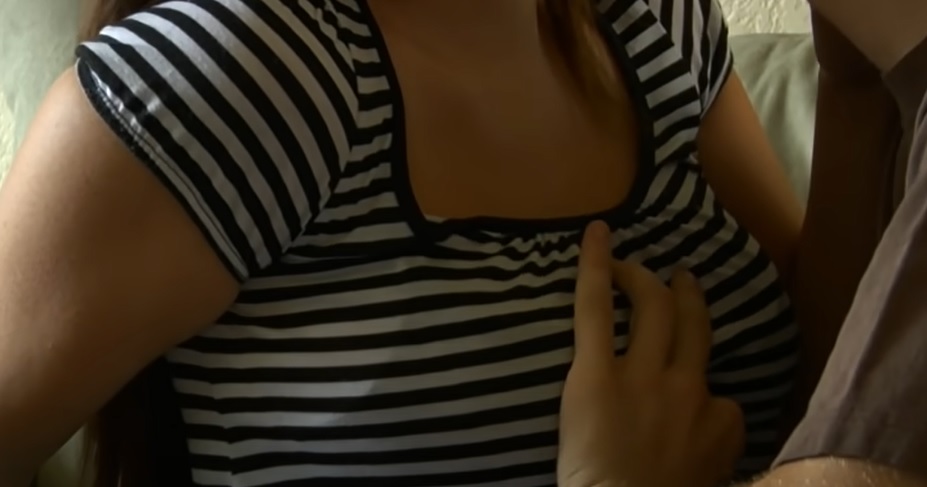 How to undo her bra with one hand - use thumb and index finger to detect front clasp 