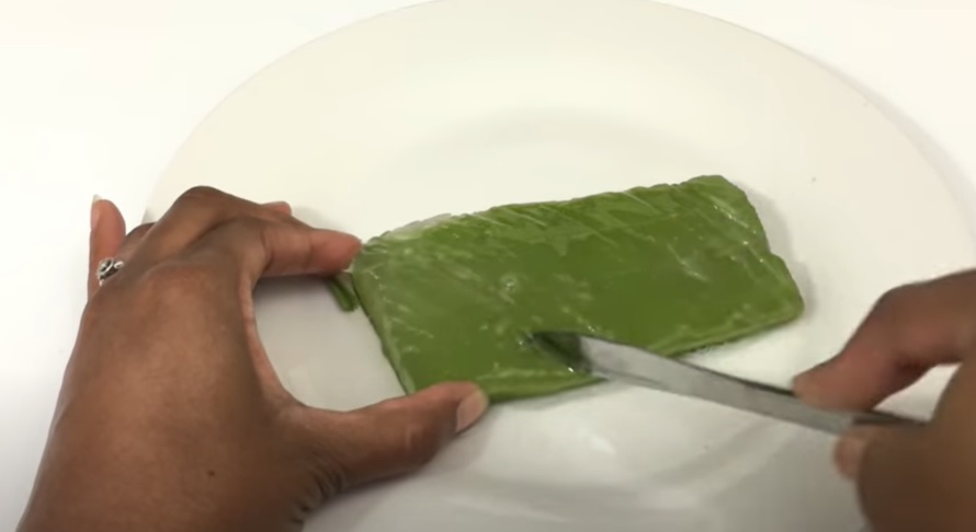 Aloe Vera being de-gelled