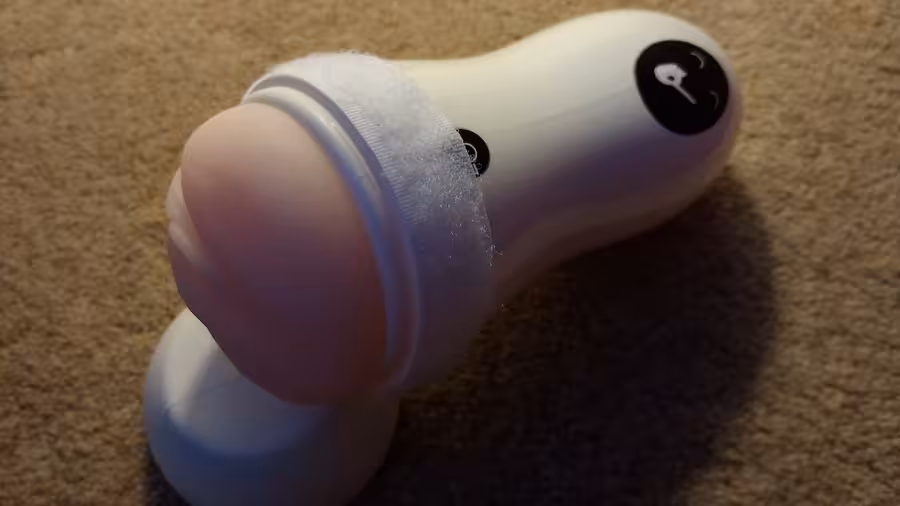 dakimakura onahole case for body pillow with velcro stuck on around rim to attach to velcro on inside of body pillow